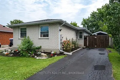 24 CLARA Crescent, London South, ON N6E 3G3