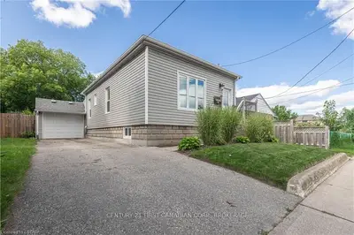 752 CHEAPSIDE Street, London East, ON N5Y 3Y7