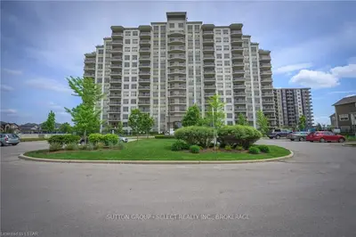 1030 CORONATION Drive 1011, London North, ON N6G 0G5