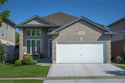 1164 SOUTH WENIGE Drive, London North, ON N5X 4M3