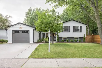 692 VILLAGE GREEN Avenue, London South, ON N6K 1H1