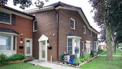 33 ARBOUR GLEN Crescent, London East, ON N5Y 1Z9