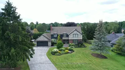 6 SUFFIELD Court, London South, ON N6P 1E3