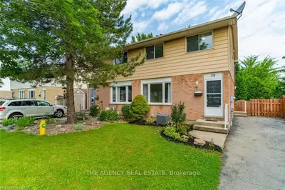 28 DENLAW Road, London North, ON N6G 3L4