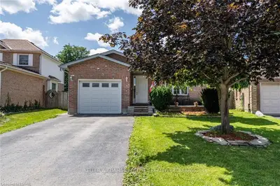 43 STONEHENGE Road, London East, ON N5V 4M6