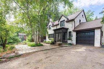 80 COMMISSIONERS Road, London South, ON N6C 2T1