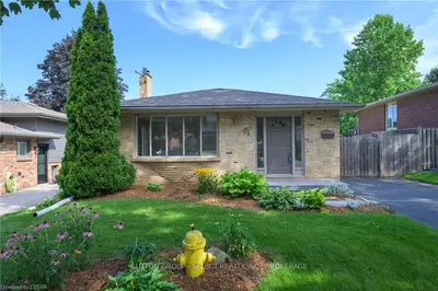 41 HALIBURTON Crescent, London South, ON N6K 2Z1