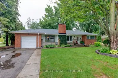 193 DEER PARK Circle, London North, ON N6H 3B9
