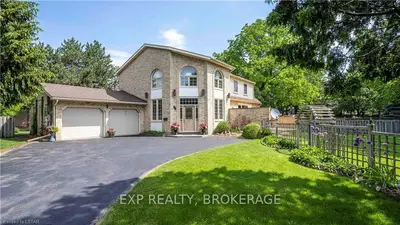 54 FAWN Court, London North, ON N5X 3X3