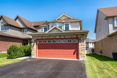 1000 OAKCROSSING Road, London North, ON N6H 0A8