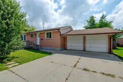 3 HOLIDAY Avenue, London South, ON N6E 1M9