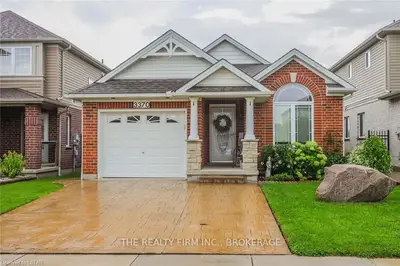 3370 GEORGEHERIOT Lane, London South, ON N6L 0A2