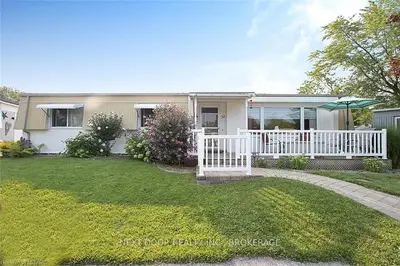 32 MAPLE GROVE Court, South Huron, ON N0M 1T0