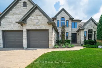 147 PEBBLECREEK Walk, London North, ON N6G 0K3
