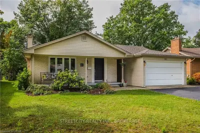 711 DUNBOYNE Crescent, London North, ON N5X 1X9