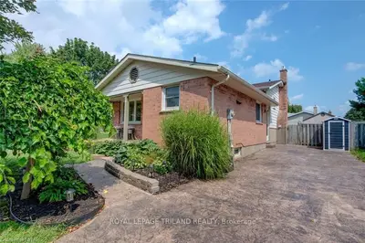 67 CLASSIC Crescent, London East, ON N5W 5T7