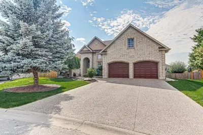 1007 APRICOT Place, London South, ON N6K 5A5