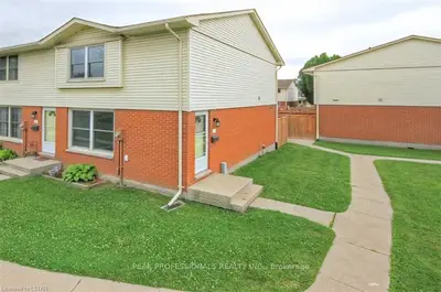 51 SHOLTO Drive 2, London South, ON N6E 2H9