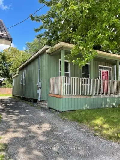 702 ADELAIDE Street N, London East, ON N5Y 2L5
