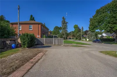 899 ADELAIDE Street N, London East, ON N5Y 2M4