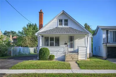 26 LAMBETH Avenue, London South, ON N6C 2L4