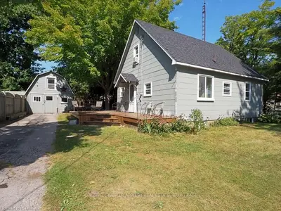 6 GREEN ACRES Crescent, Lambton Shores, ON N0M 1T0