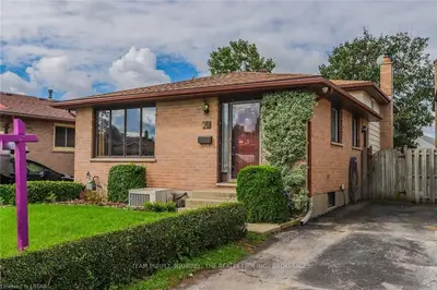 70 CORINTH Court, London East, ON N5Y 5A8