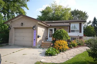 1 ROSS Court, Strathroy-Caradoc, ON N7G 3W6
