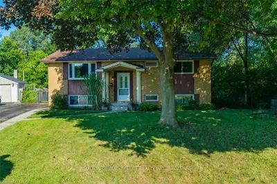 17 KENWOOD Crescent, London East, ON N5Y 3W6