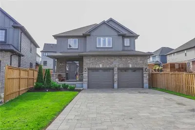 2518 LEEDS , London South, ON N6M 0E6