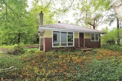 6414 VICTORIA Avenue, Lambton Shores, ON N0M 1J2