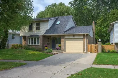 588 VILLAGE GREEN Avenue, London South, ON N6K 1G5