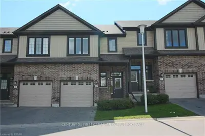 1030 Oakcrossing Gate S 47, London North, ON N6H 0H1
