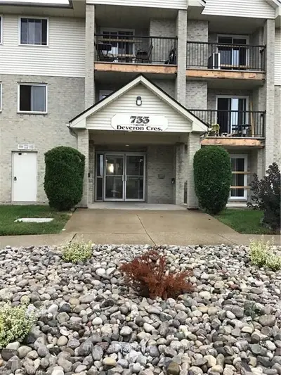 733 DEVERON Crescent 101, London South, ON N5Z 4X7
