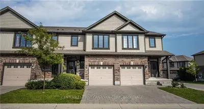 1030 OAKCROSSING Gate 22, London North, ON N6H 0H1