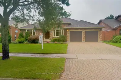 118 PINE VALLEY Drive, London South, ON N6J 4L9