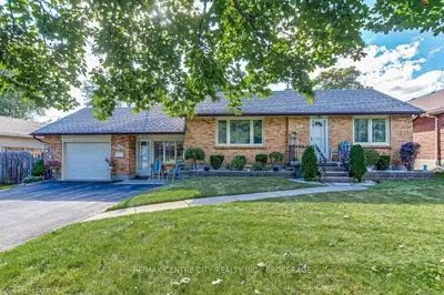 915 GLENBANNER Road, London South, ON N6E 1N1