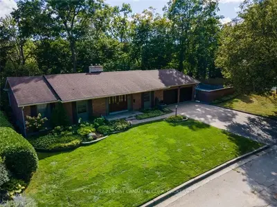 27 HAMPTON Crescent, London North, ON N6H 2N7
