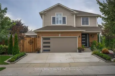 242 WHITE SANDS Drive, London South, ON N6M 1H9