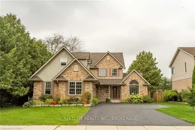 9 Woodland Crescent, Tillsonburg, On N4g 4g6