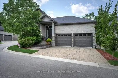 696 COMMISSIONERS Road W 15, London South, ON N6K 2B9