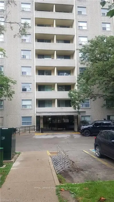 160 CHERRYHILL Place 312, London North, ON N6H 4M4