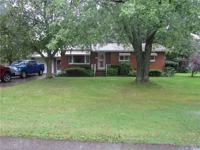 316 ELM Street E, Chatham-Kent, ON N0P 1C0