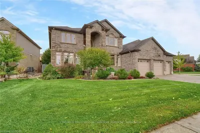 2100 PENNYROYAL Street, London North, ON N5X 0E6