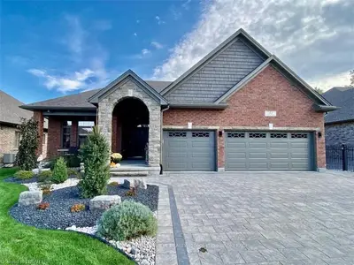 31 COLLINS Way, Strathroy-Caradoc, ON N7G 3H3