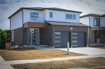 54 MCNEIL Street, Strathroy-Caradoc, ON N0L 1W0