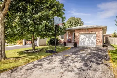 153 COLETTE Drive, London South, ON N6E 3R2