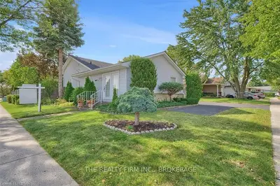 1 RENNY Crescent, London South, ON N6E 2C4