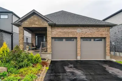 1921 Wateroak Drive, London North, ON N6G 5B4