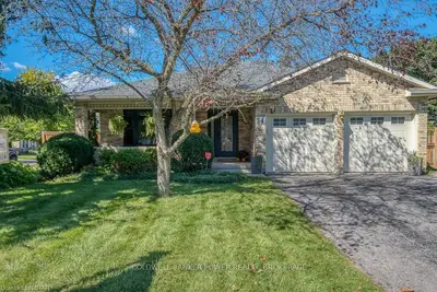 34 PENNYBROOK Crescent, London North, ON N5X 3A1